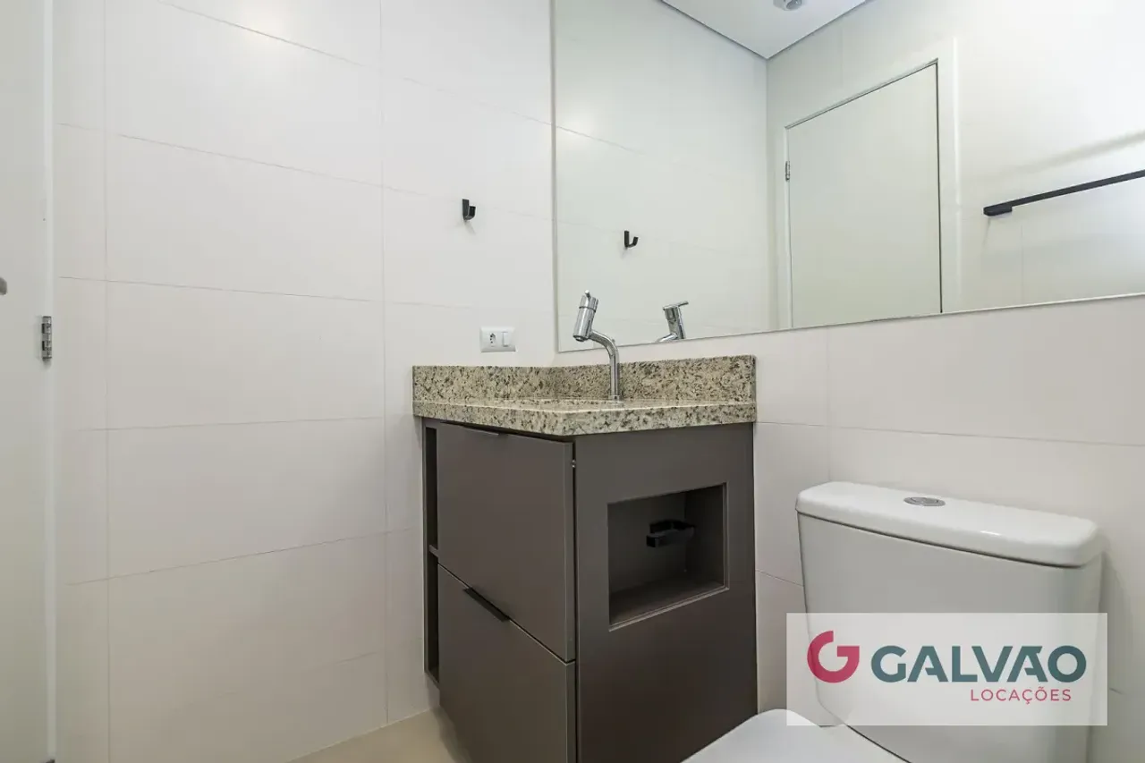Furnished 1-bedroom apartment with glass shower — photo 11