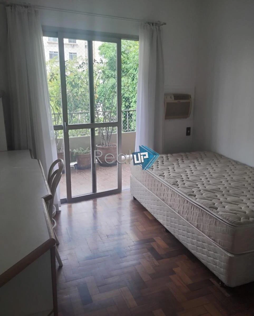 Home office in a 3-bedroom apartment, 129 m² — photo 4