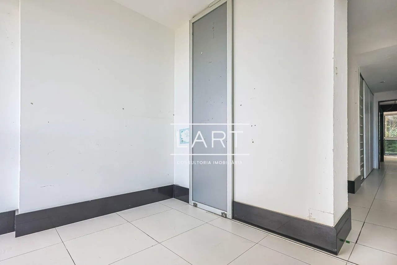 3-bedroom apartment with glassed-in balcony and 160 m² — photo 16
