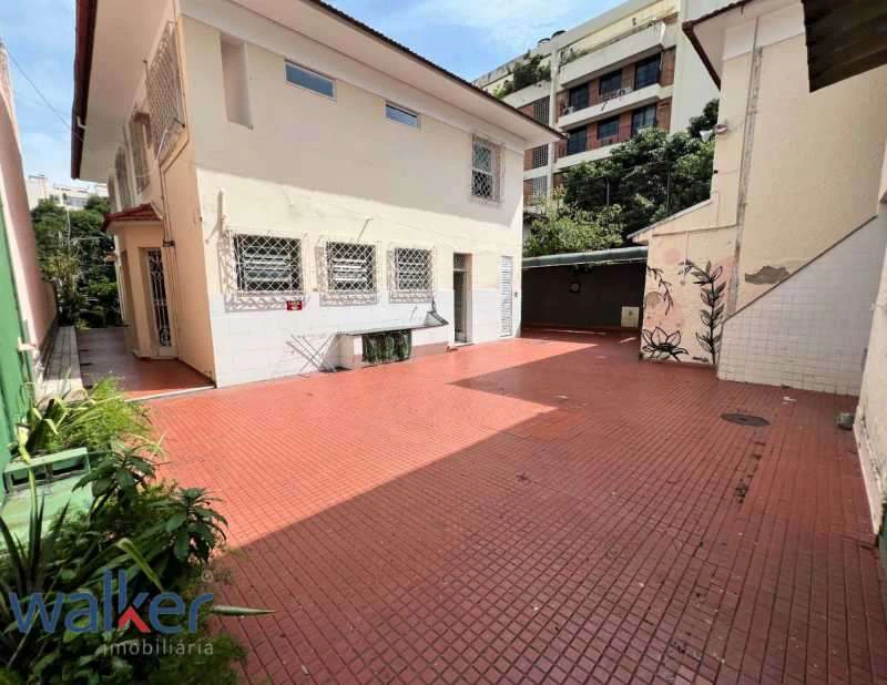 House with 11 bedrooms, 500 m² and 10 parking spots — photo 2