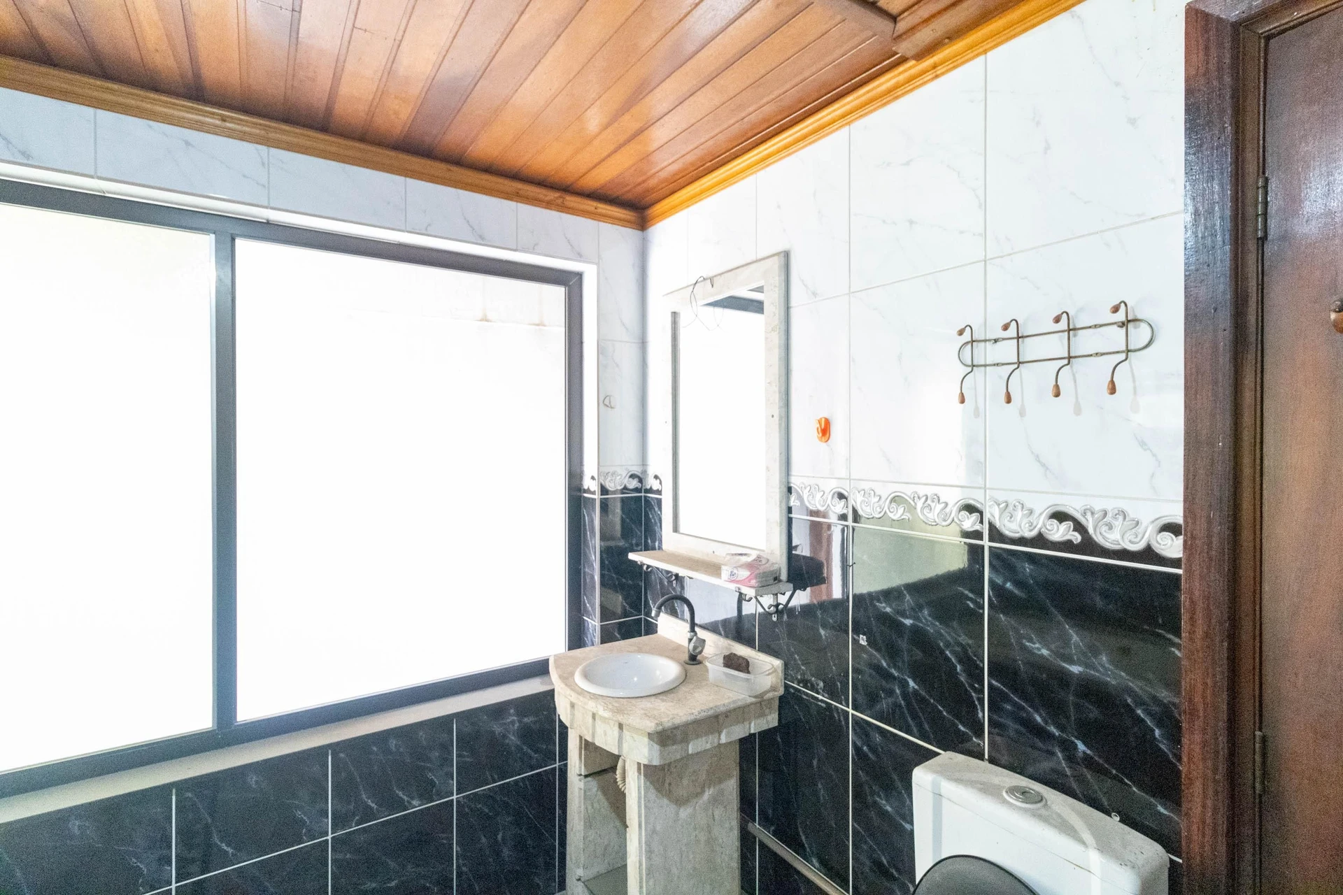 House with 2 bedrooms and a balcony — photo 4