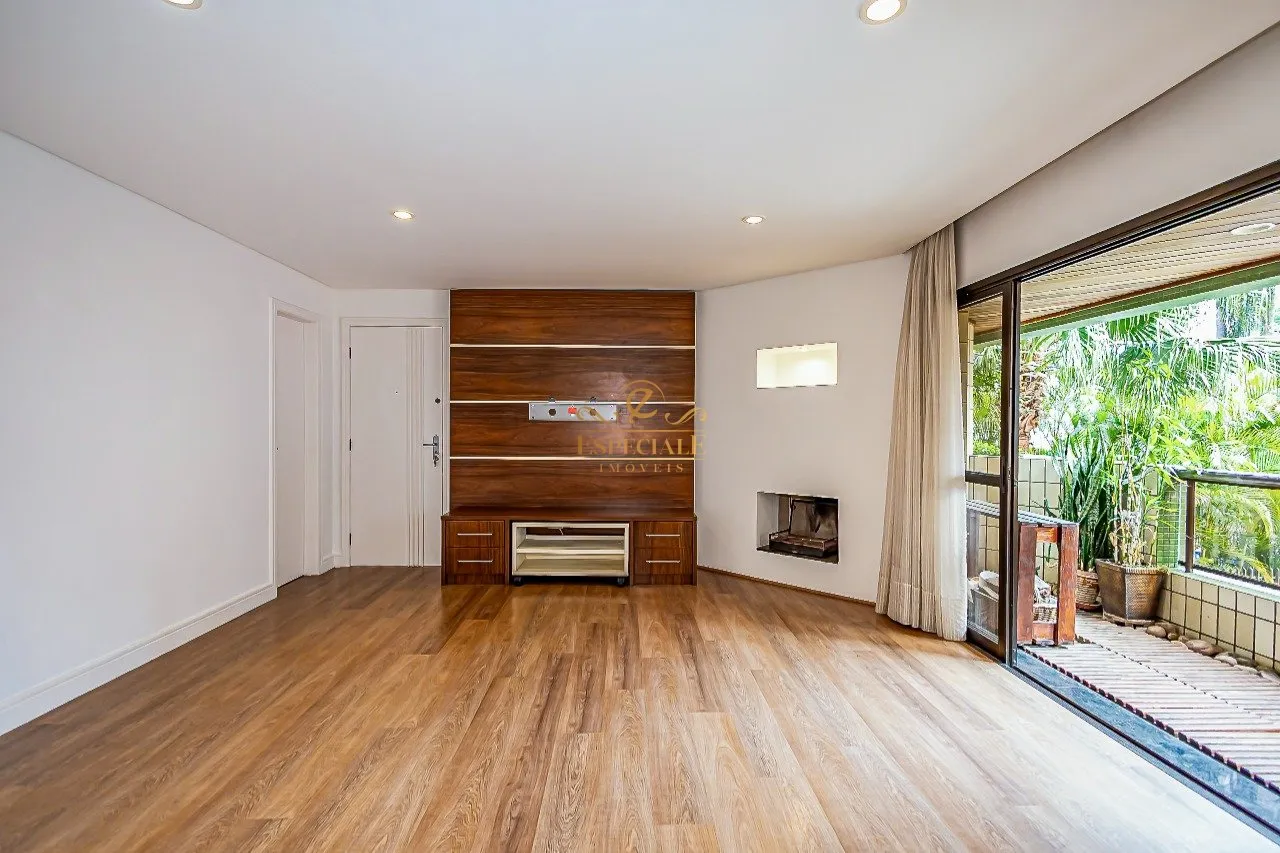 Apartment with 3 en-suite bedrooms and balcony — photo 3