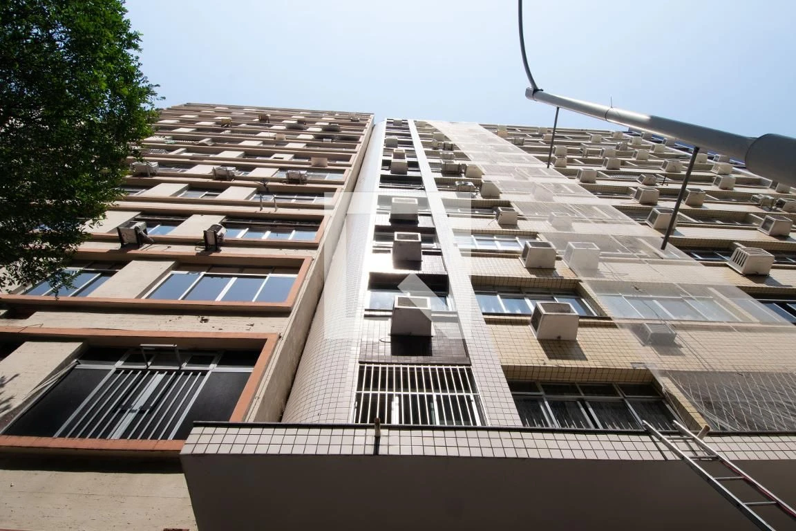 Monoambiente con piso de madera o laminado en Rio de Janeiro — photo 26