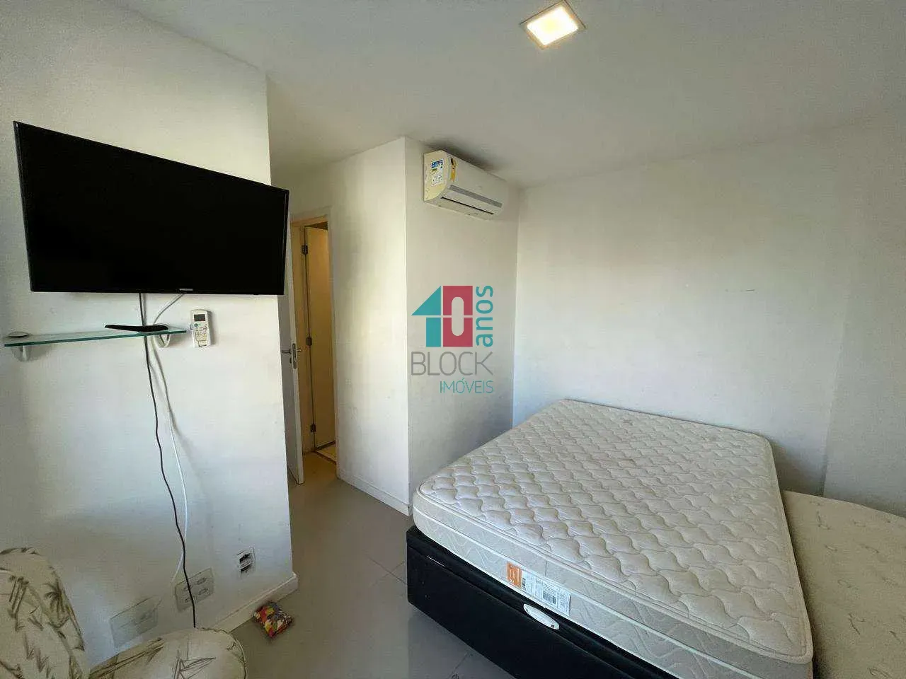 Furnished apartment, 91 m², with a glass-enclosed balcony — photo 2