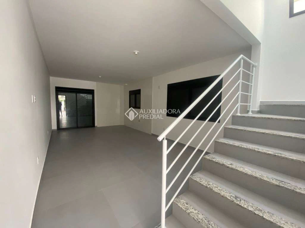 House with 3 en-suite bedrooms and a private garden — photo 4