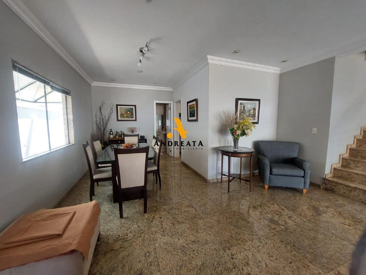 425 m² house with a private pool and a bathtub — photo 10