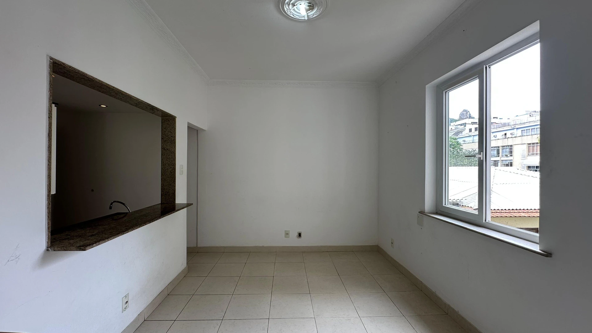 2-bedroom apartment with a mountain view in Rio de Janeiro — photo 10