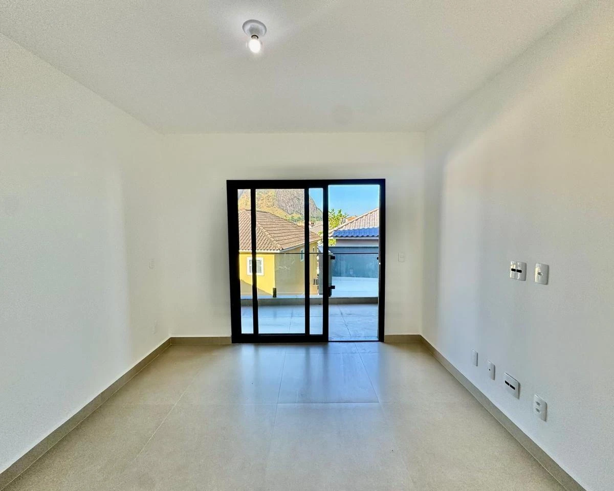 House, 240 m², with a glass-enclosed balcony — photo 27