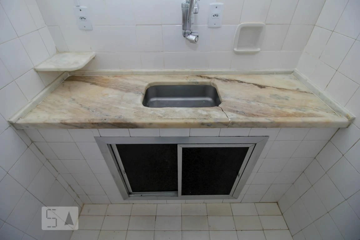 One-bedroom apartment with a mountain view in Rio de Janeiro — photo 21
