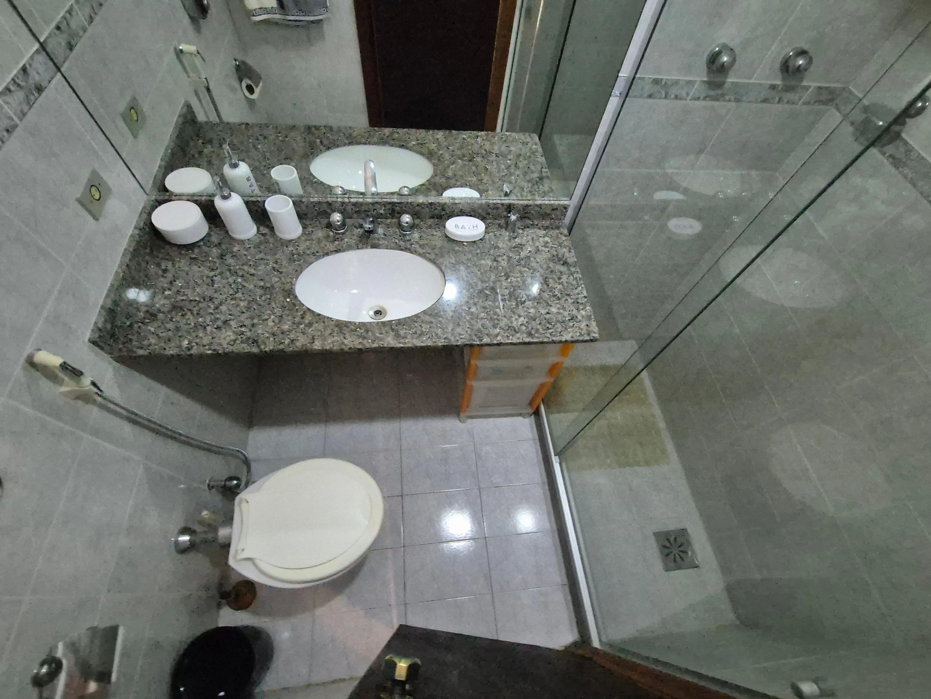 Glass-enclosed balcony in a 2-bedroom apartment, 84 m² — photo 32