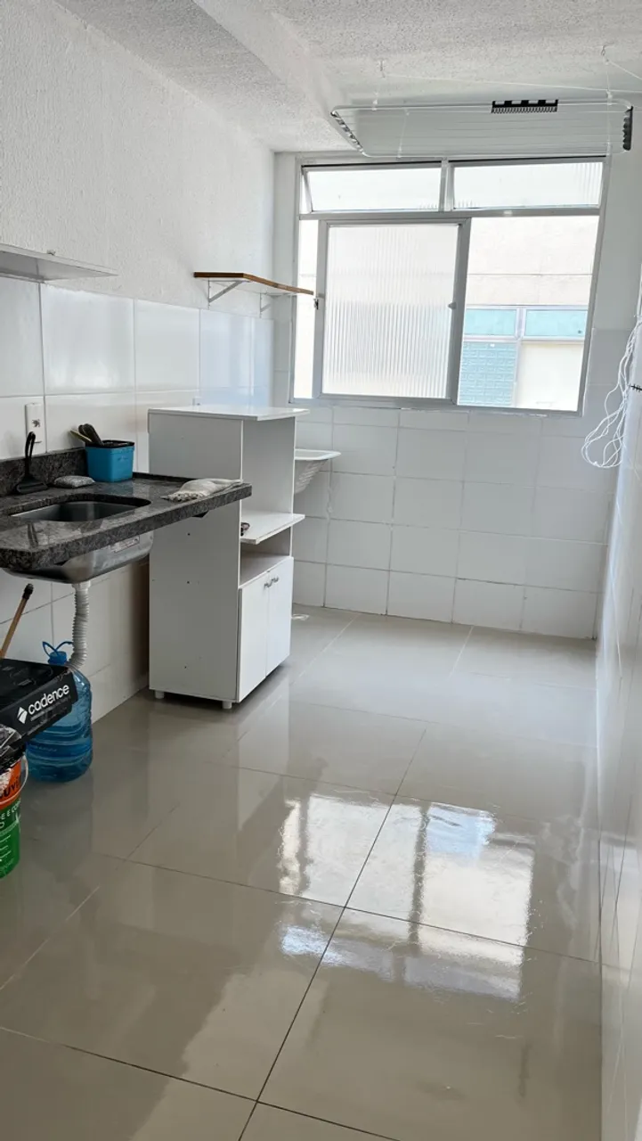 Apartamento de 2 quartos em condomínio com piscina