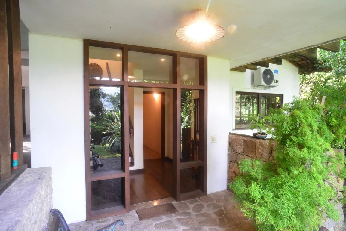 Casa mobiliada com 6 quartos e 5 suítes, com jardim — photo 73