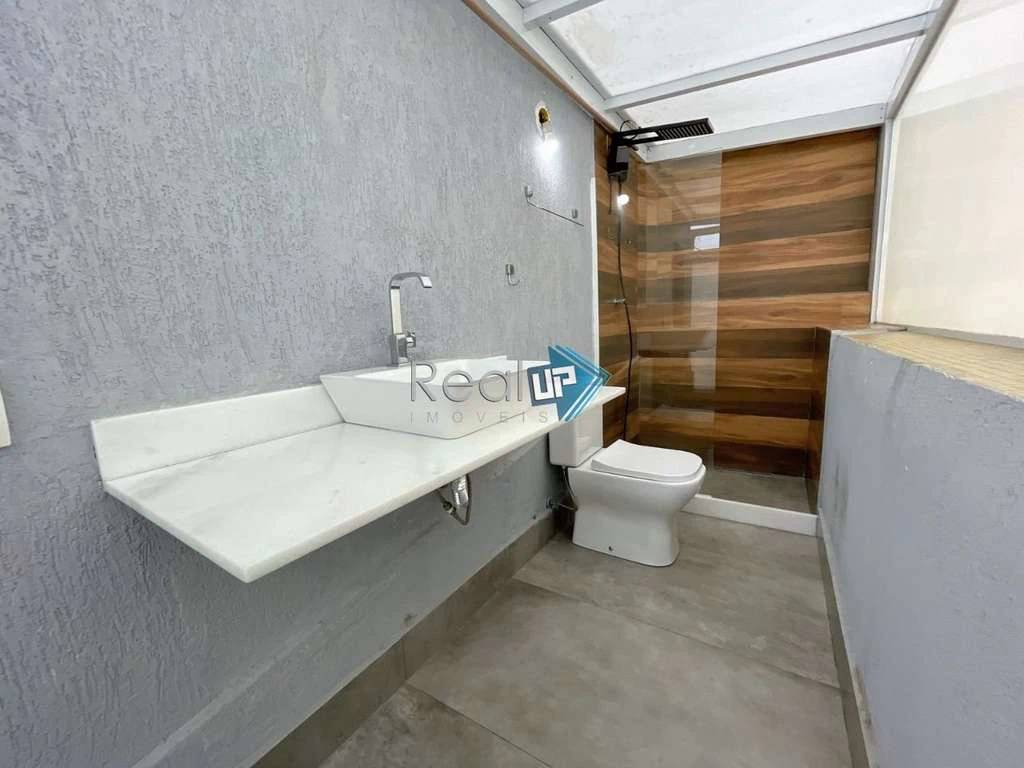 2-bedroom apartment with a glazed balcony — photo 21
