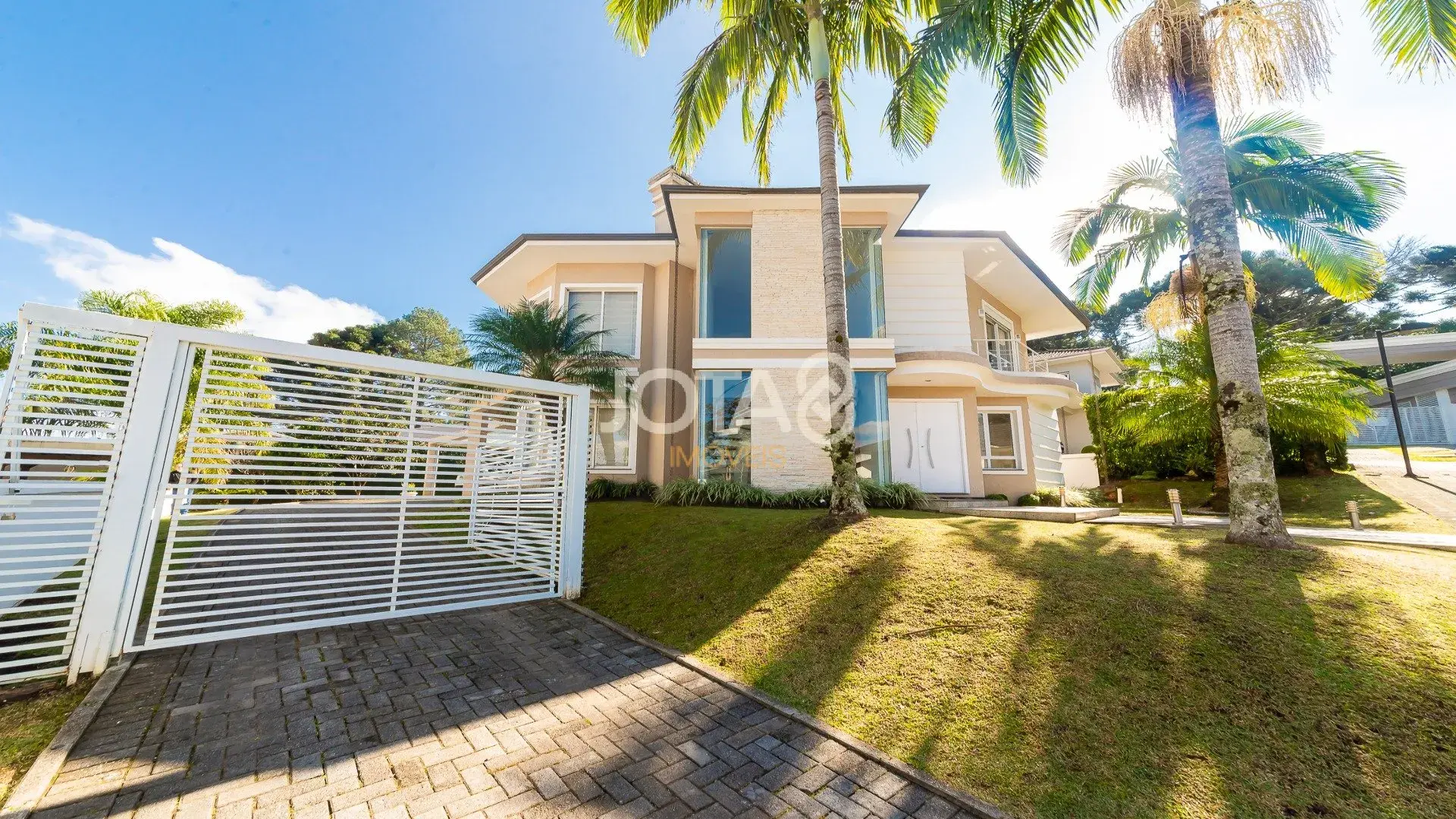 House with 3 bedrooms, 345 m² and 6 parking spaces