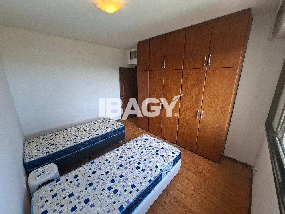 302 m² apartment with a water view and a bathtub — photo 23