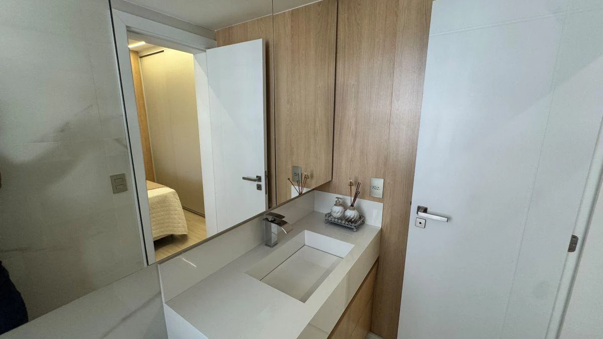 Walk-in closet in a 4-bedroom apartment, 217 m² — photo 26