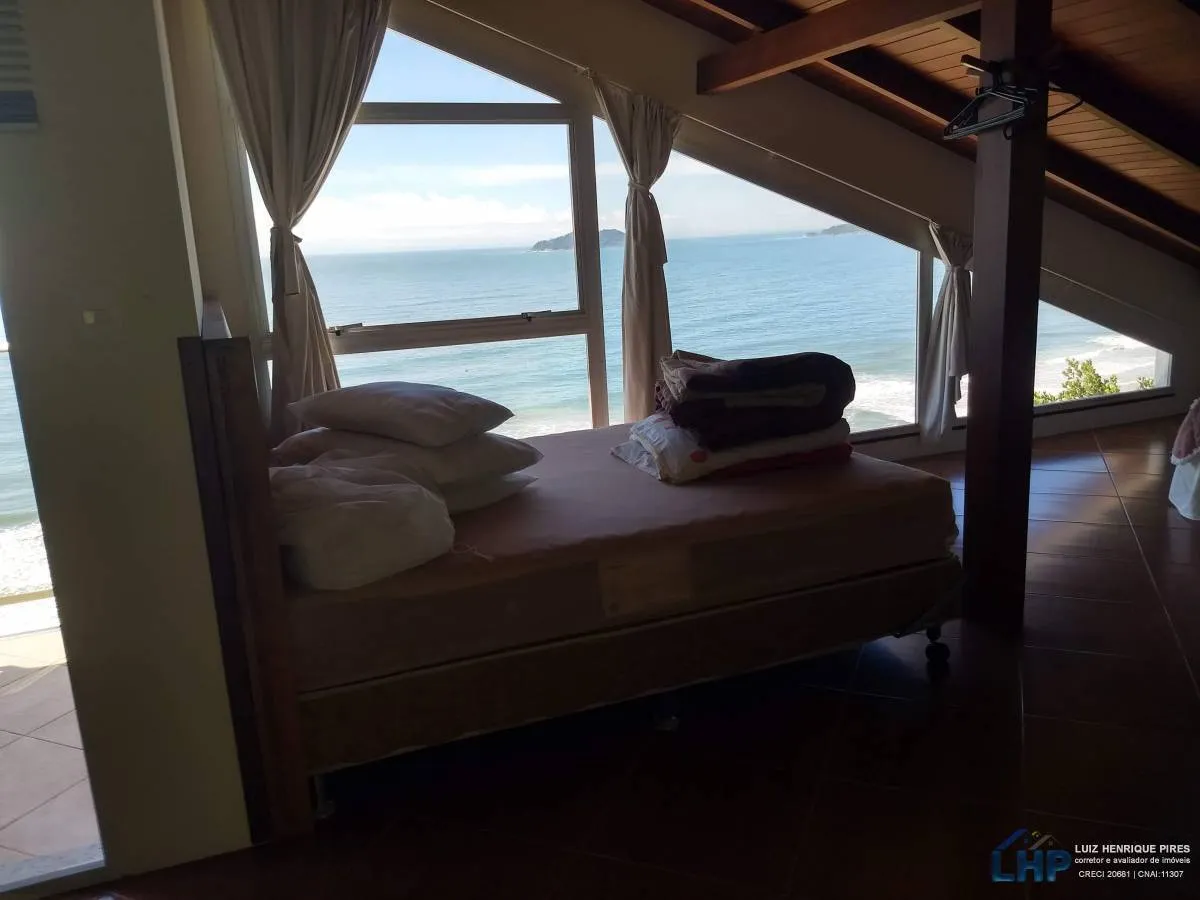 5-bedroom house with a water view in Florianópolis — photo 19