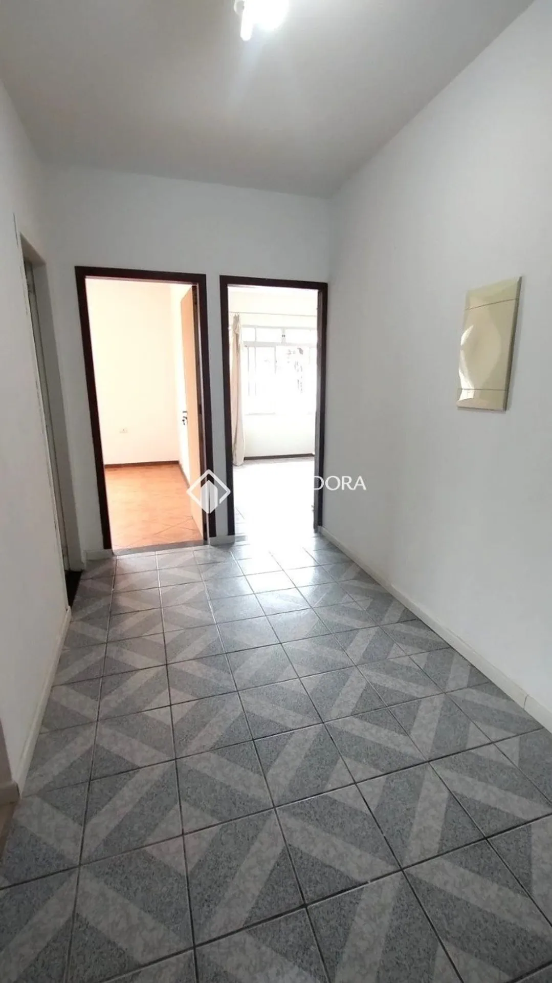 200 m² house with a bathtub and a glass-enclosed balcony — photo 27