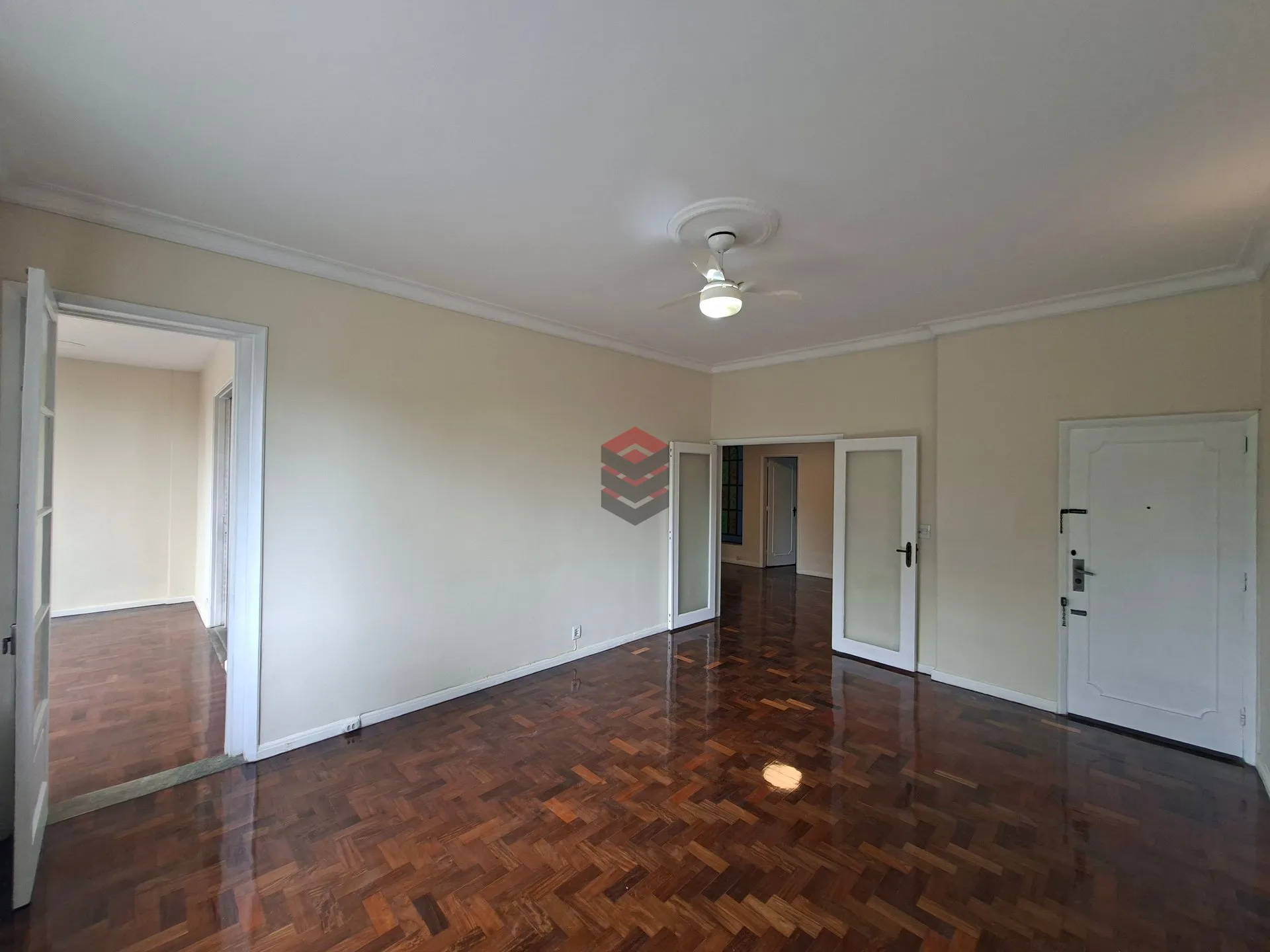 Apartment, 159 m², with wood or laminate floors