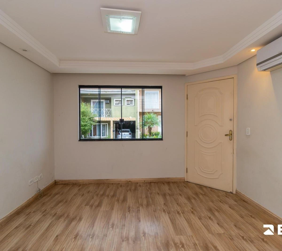 Balcony with a grill in a 3-bedroom house, 118 m² — photo 22