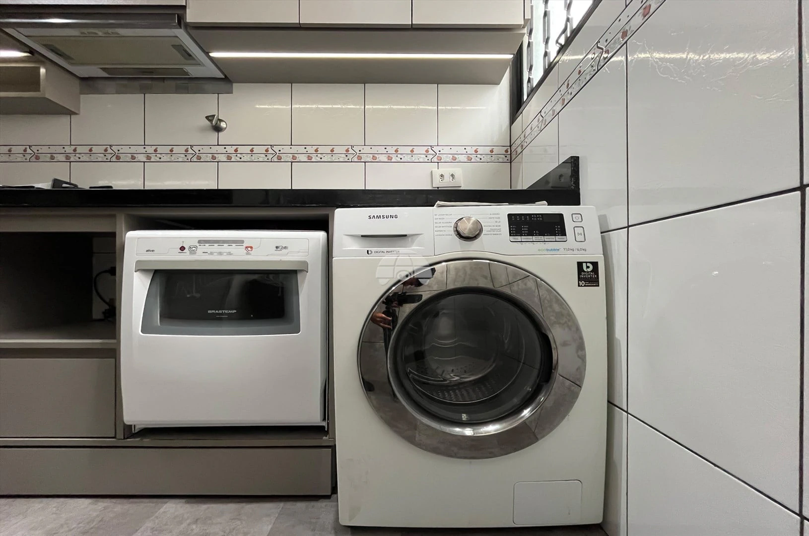 3-bedroom apartment with a washing machine — photo 13