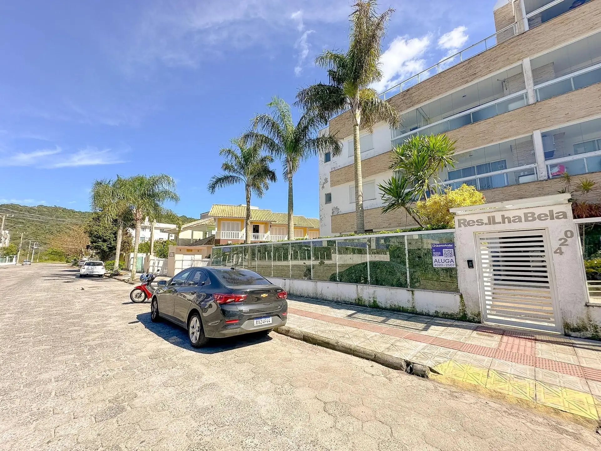 Furnished apartment, 92 m², with a grill on the balcony — photo 43