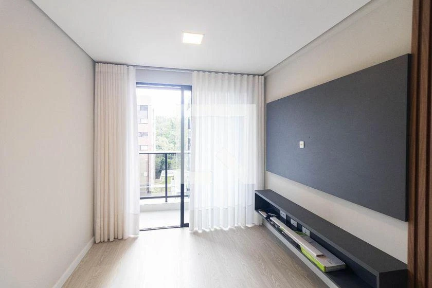 2-bedroom apartment in a building with a gym — photo 4