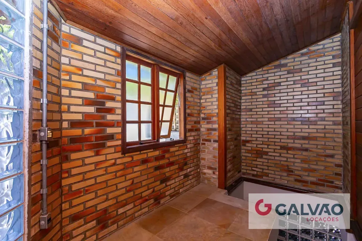 Casa sin amueblar con 3 dormitorios, cocina cerrada y balcón — photo 32