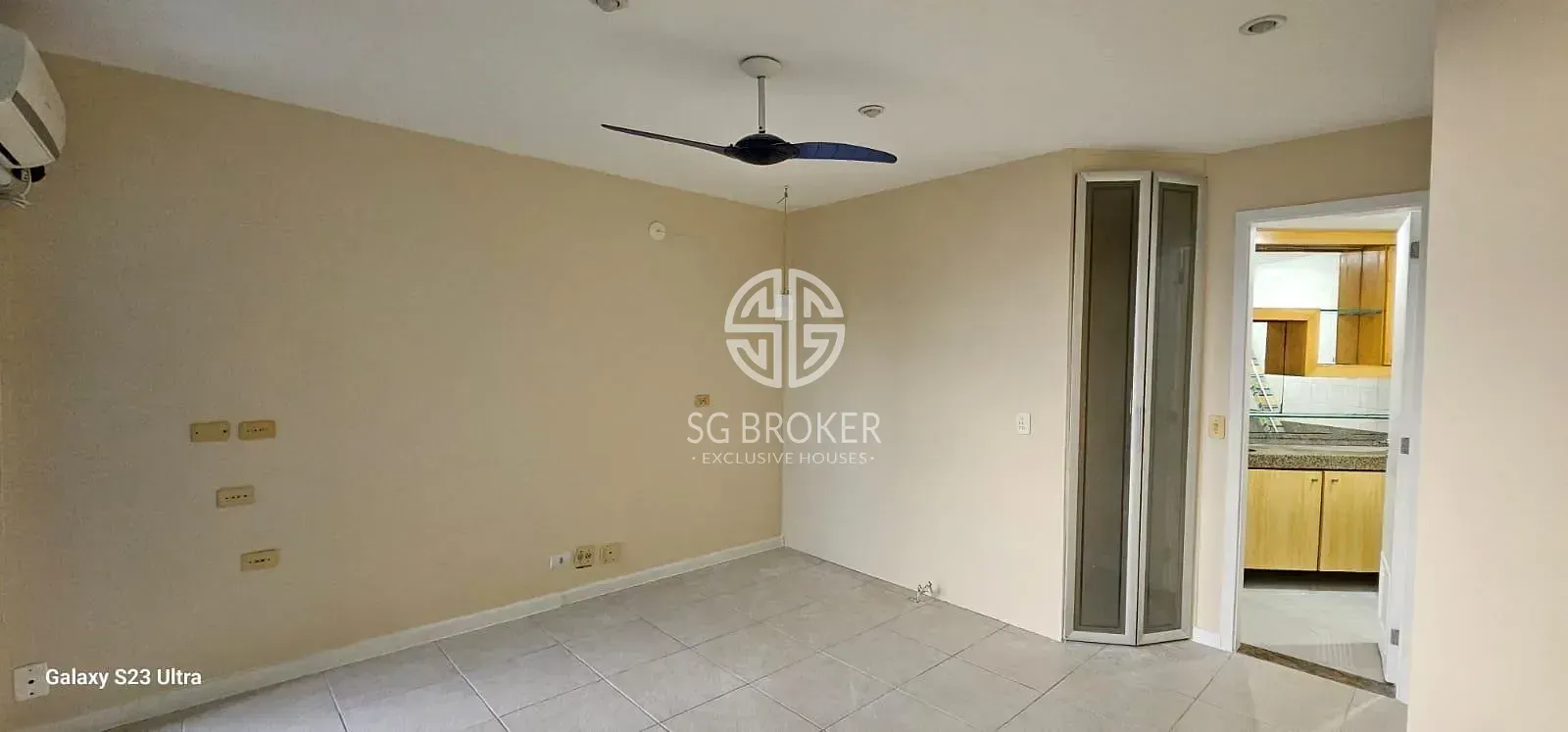 Apartment with 3 bedrooms and 5 bathrooms, with a balcony — photo 27