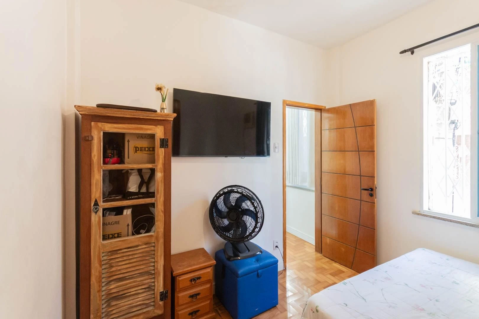 One-bedroom apartment with a washing machine — photo 7