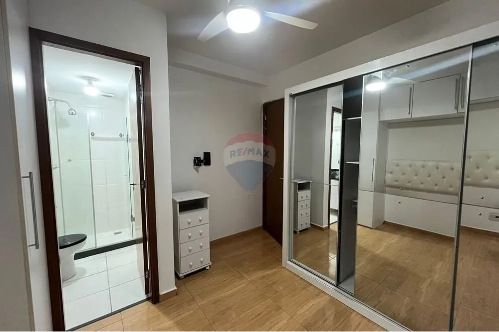 2-bedroom apartment in a building with a gym — photo 3