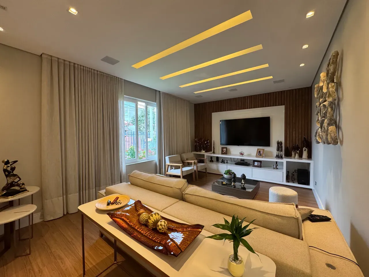 Furnished house with 3 bedrooms and 5 bathrooms, 3 parking