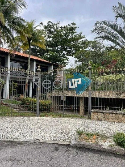 1083 m² house with 5 en-suite bedrooms and 9 parking — photo 11