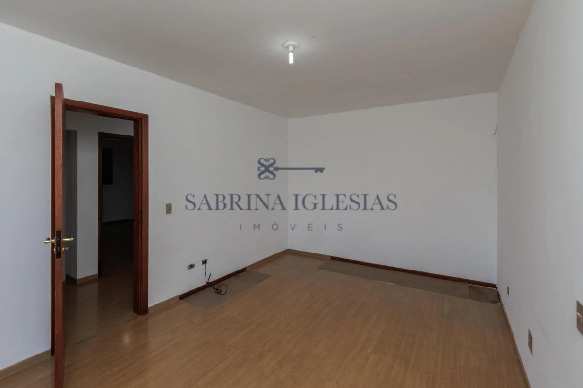 4-bedroom house with a grill on the balcony in Curitiba — photo 9