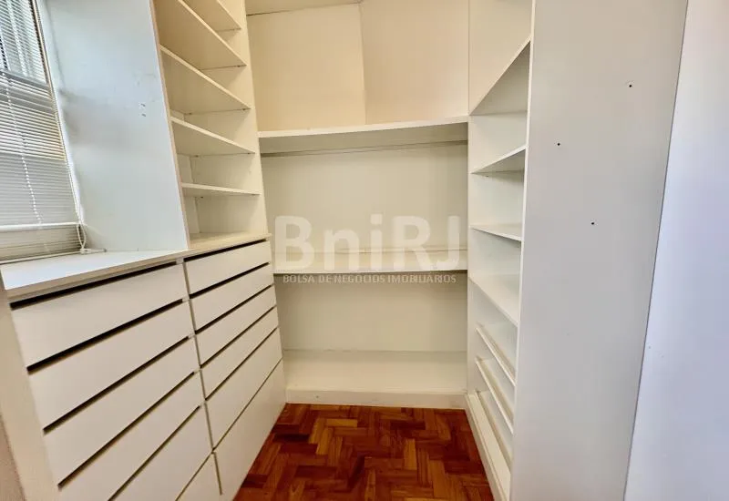 Apartamento de 180 m² com varanda fechada e fogão a gás — photo 27