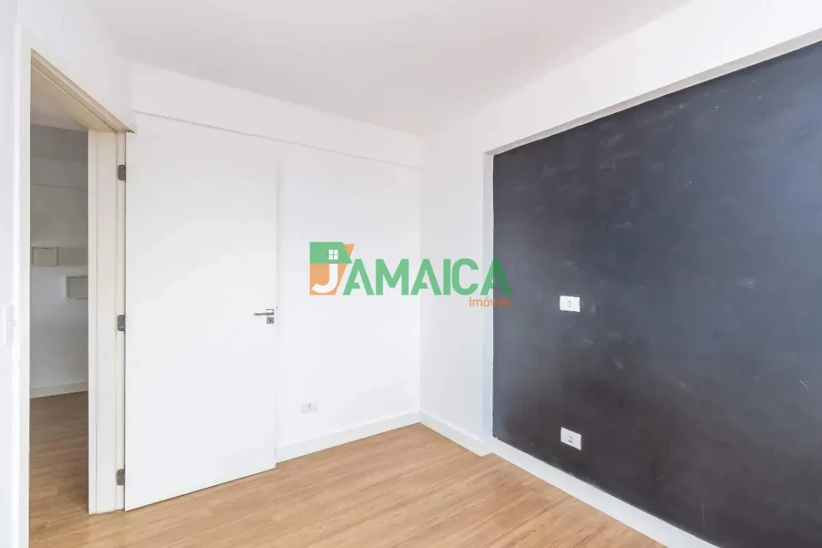 Balcony with a grill in a 2-bedroom apartment, 52 m² — photo 18