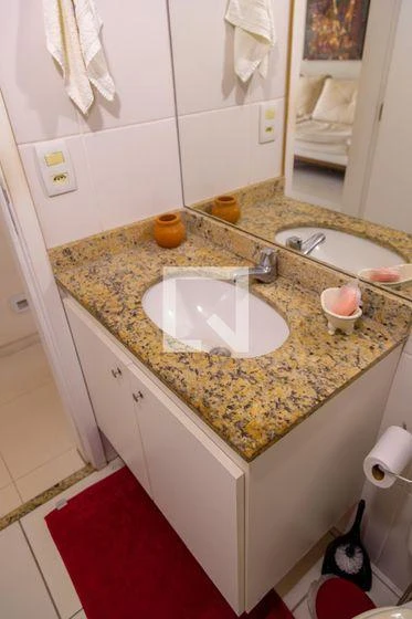 Bathtub in a 2-bedroom apartment, 85 m² — photo 19