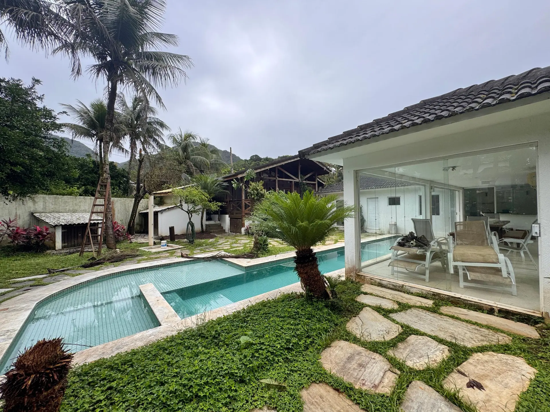 2-bedroom house with a garden in Rio de Janeiro — photo 44