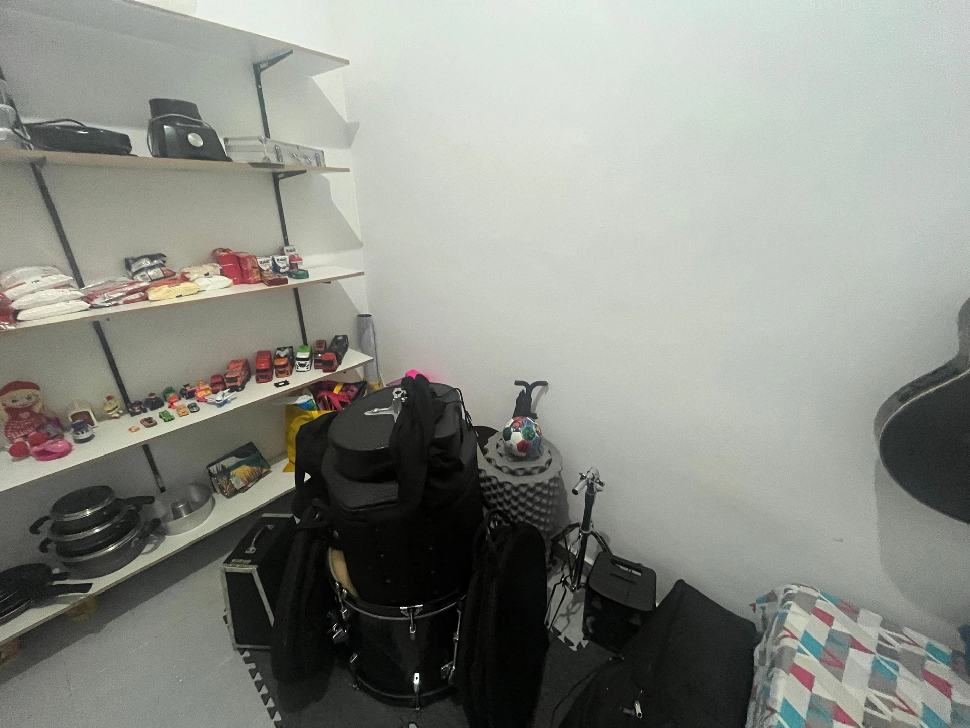 80 m² house with a walk-in closet and a home office — photo 37