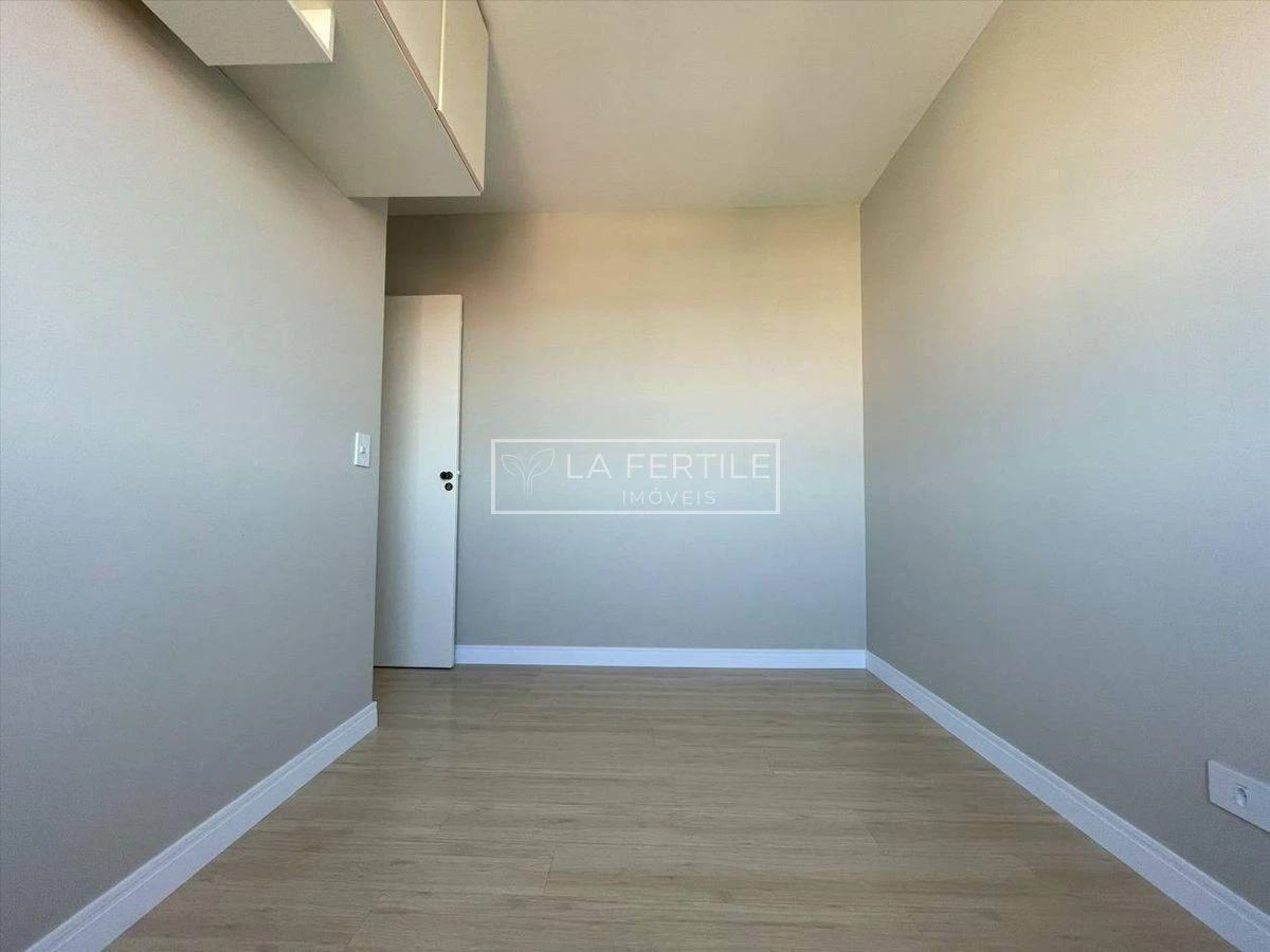 Furnished apartment, 55 m², with wood or laminate floors — photo 4