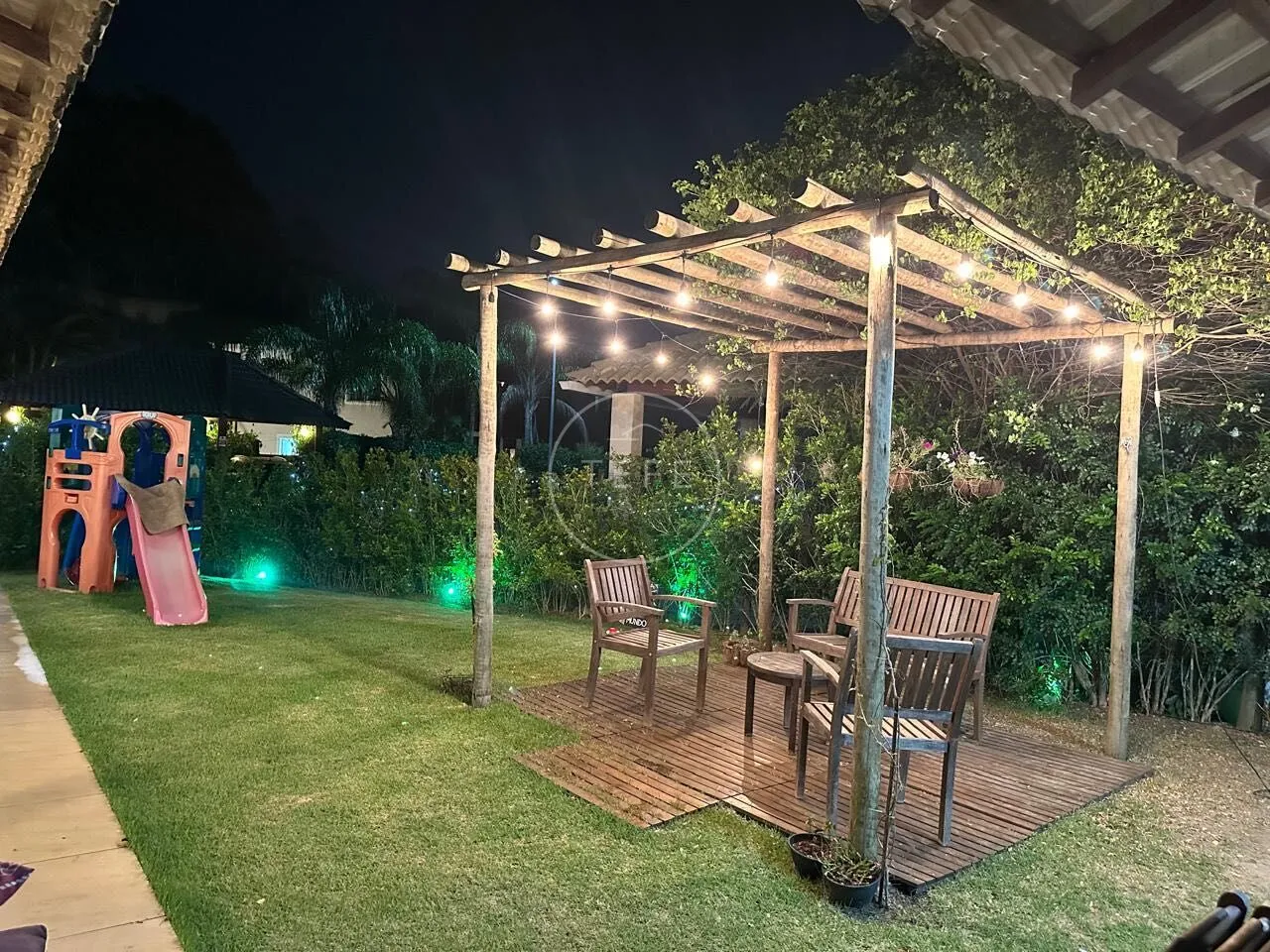 House for rent with 5 suites and 290 m² — photo 18