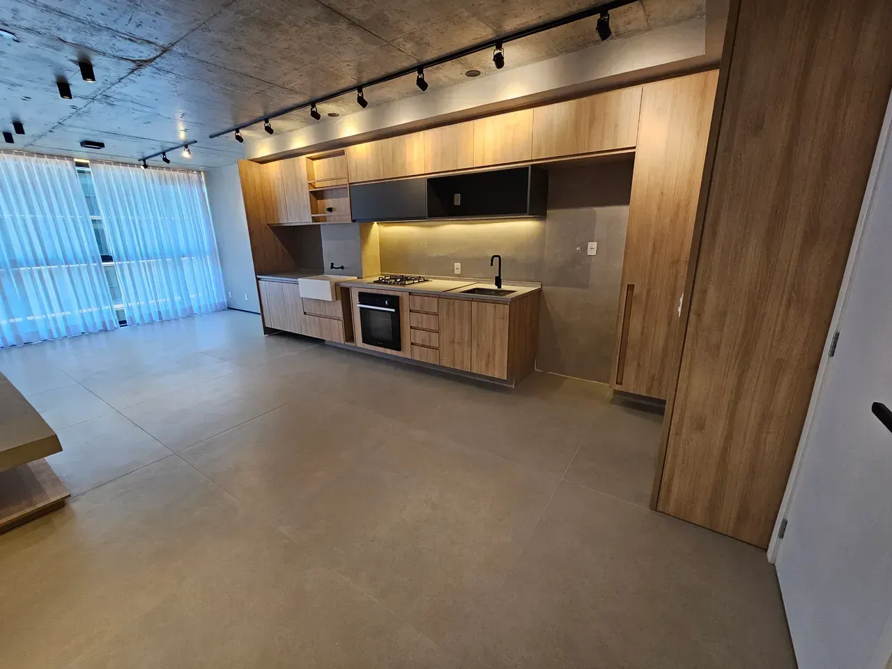 3-bedroom apartment with balcony and open kitchen — photo 11
