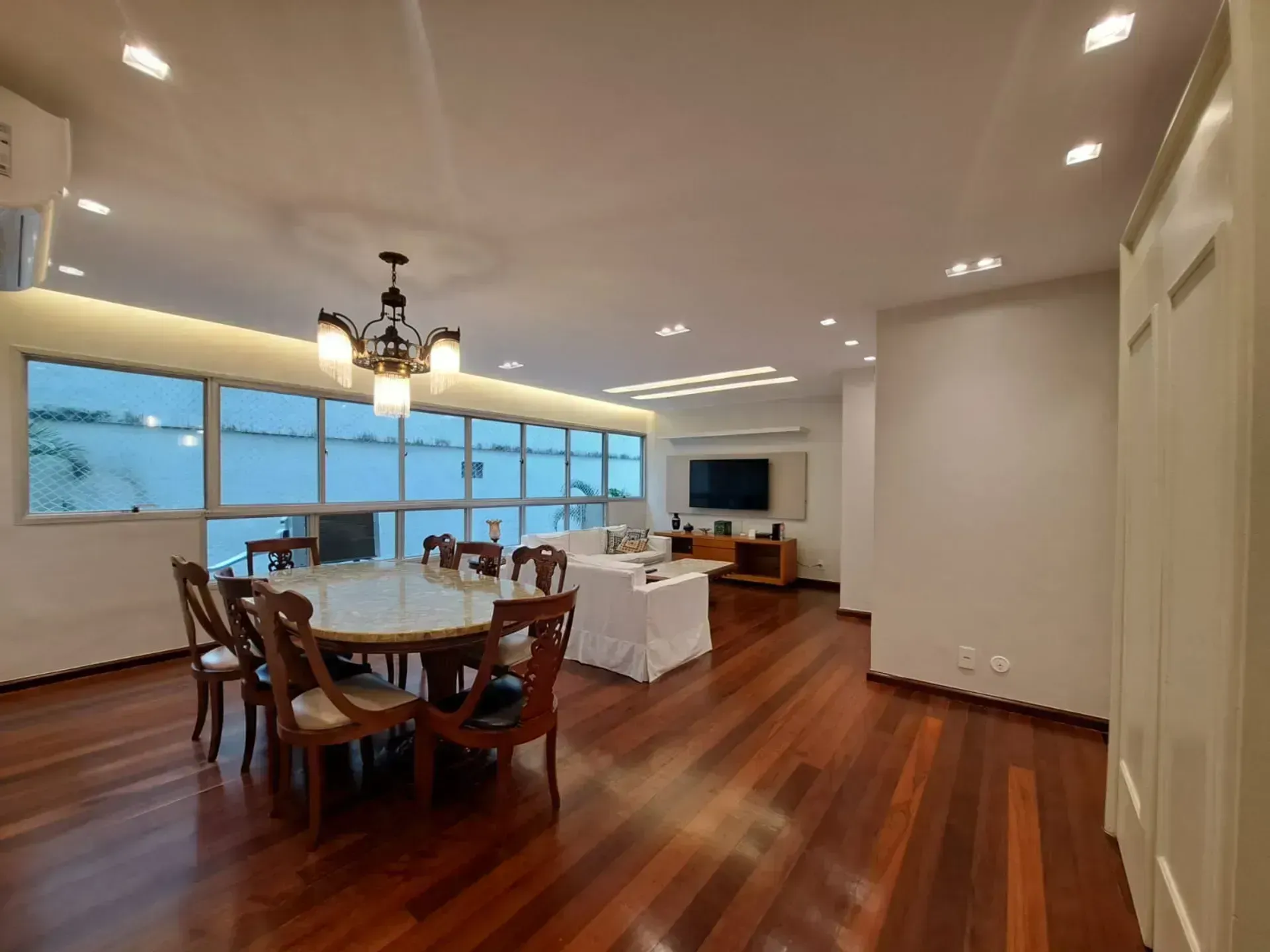 Furnished apartment with 4 bedrooms and 4 bathrooms — photo 3