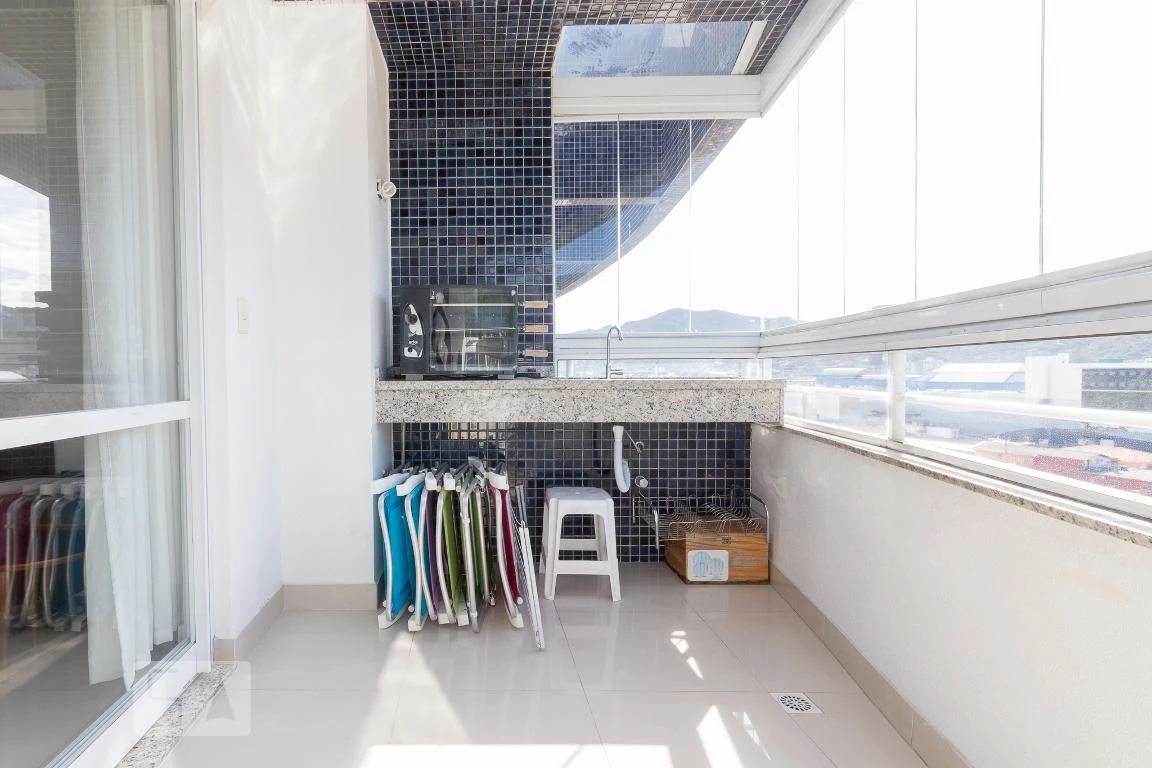Glass-enclosed balcony in a 2-bedroom apartment, 189 m² — photo 28