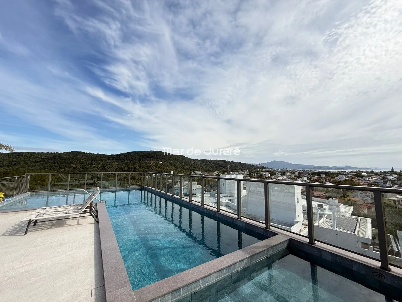 Furnished 235 m² apartment with 3 en-suite bedrooms