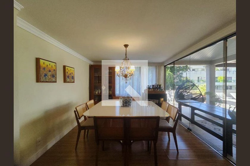 Rental apartment with 4 bedrooms, 360 m² and a balcony — photo 31