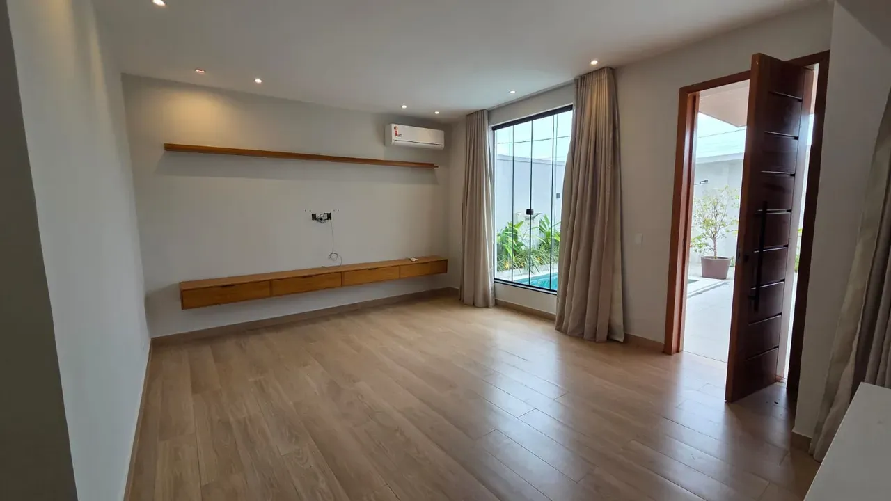 Furnished house, 200 m², with a bathtub — photo 19