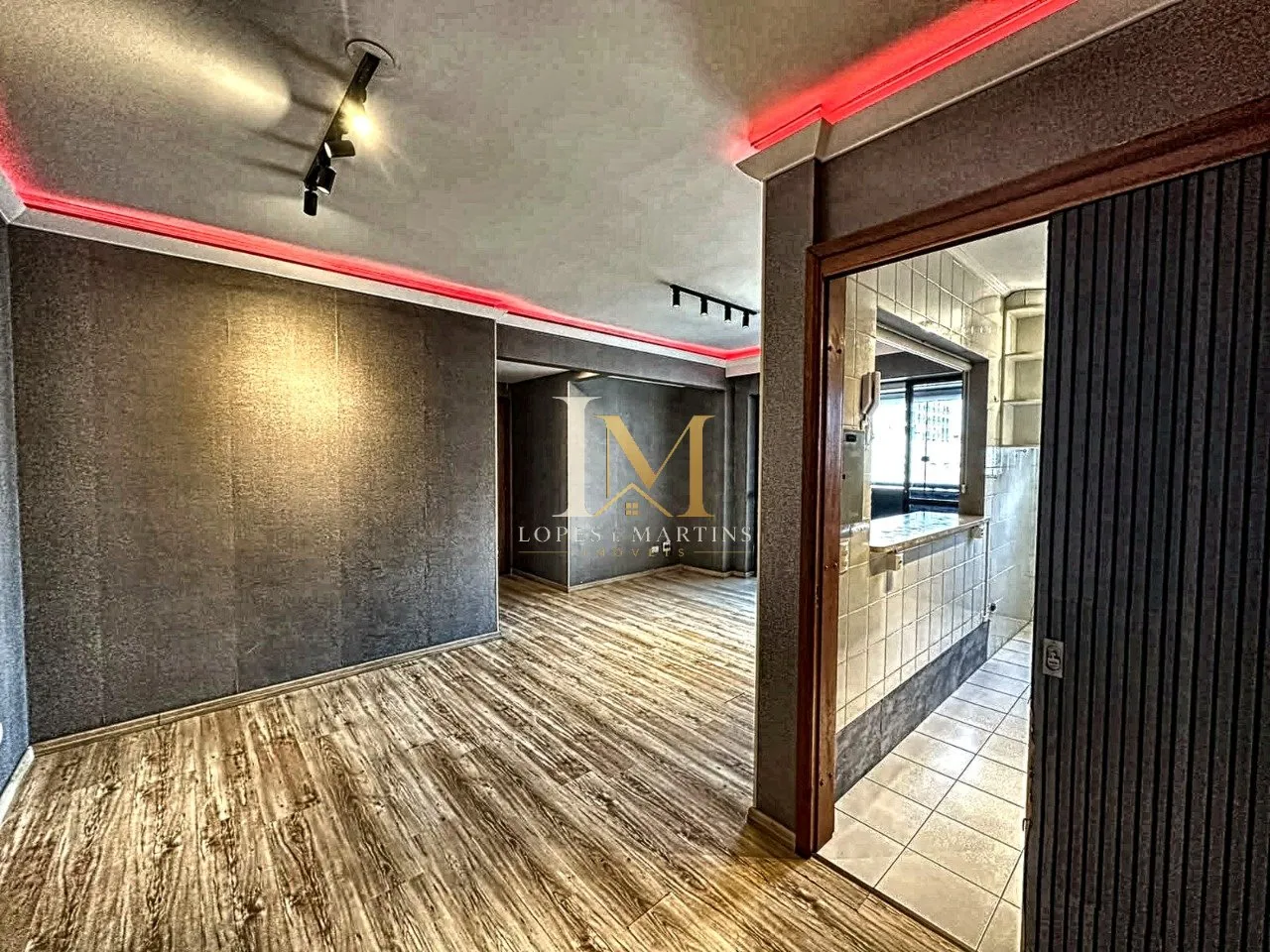 Apartment, 66 m², with wood or laminate floors — photo 12