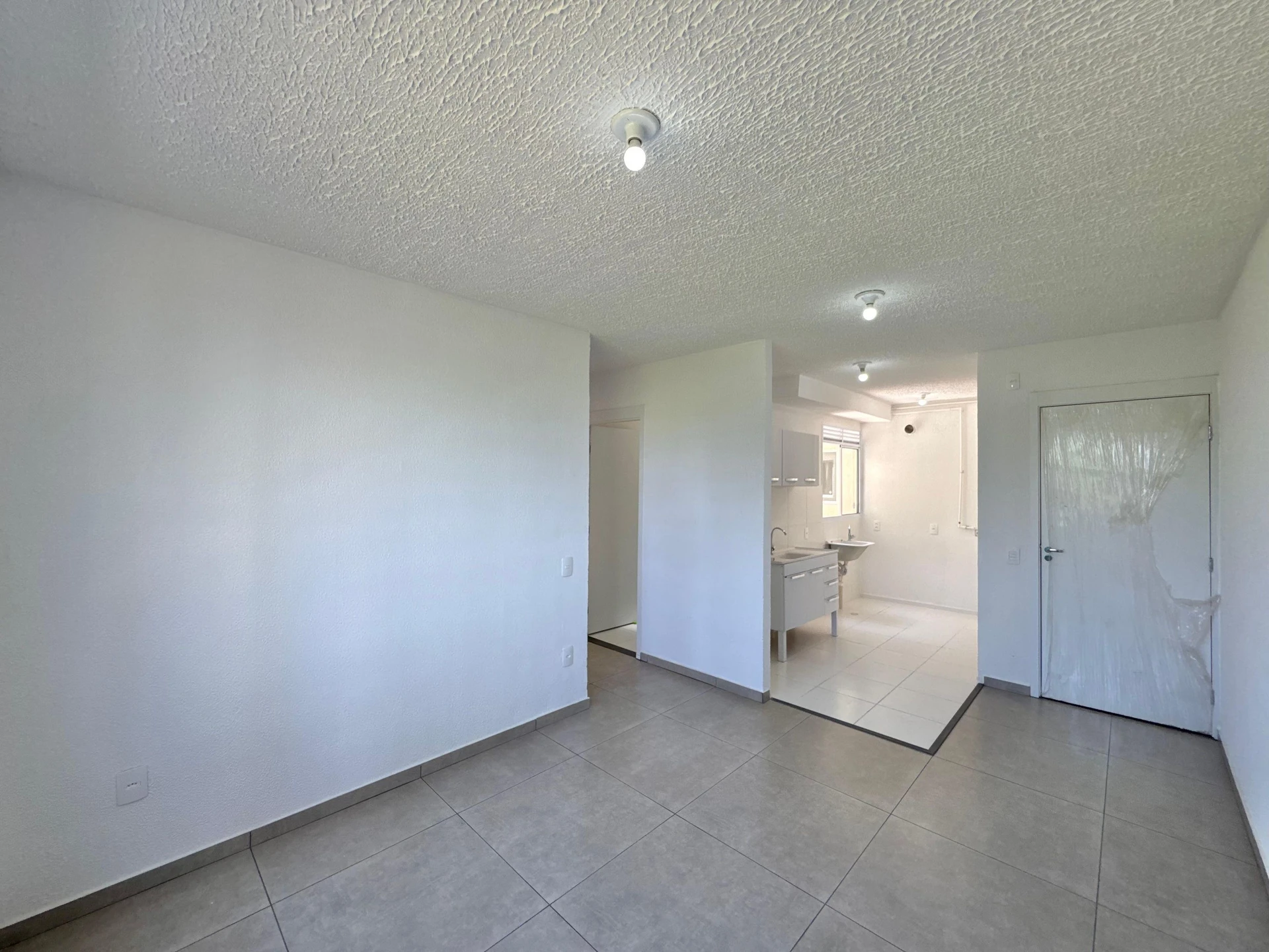 Unfurnished apartment with closed kitchen and 2 bedrooms — photo 7