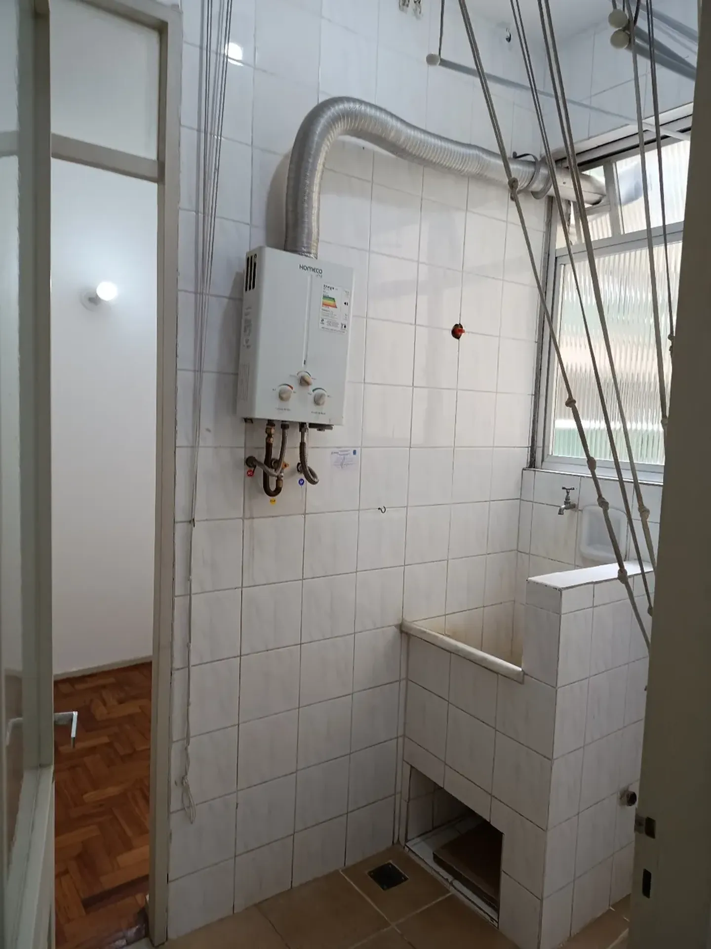 Wood or laminate floors in a 3-bedroom apartment, 97 m² — photo 16